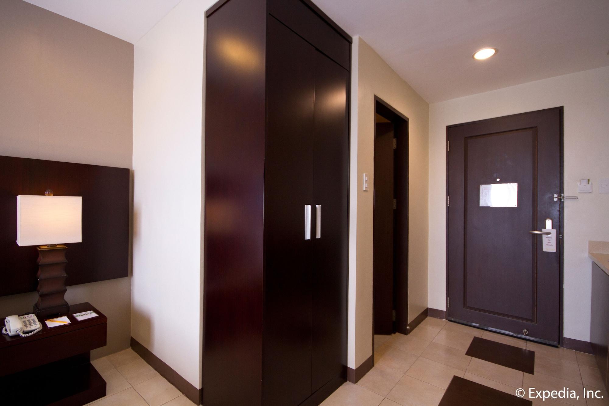 Alpa City Suites Hotel Cebu Extérieur photo