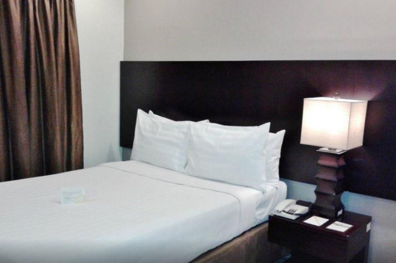 Alpa City Suites Hotel Cebu Extérieur photo